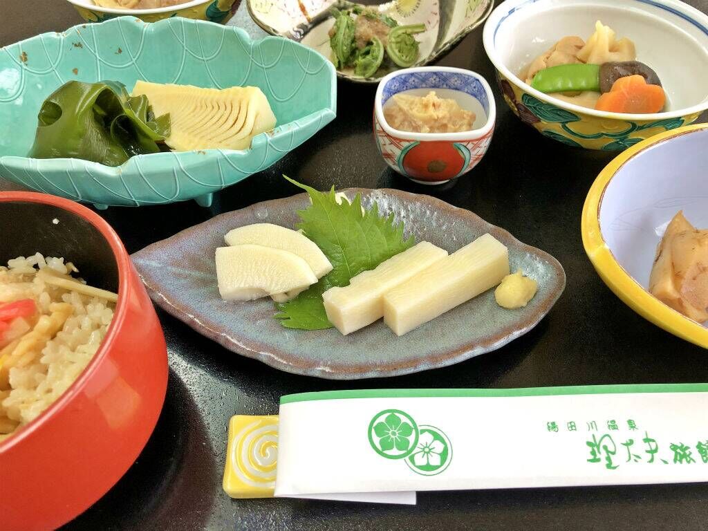 湯田川温泉 理太夫旅館 | 産地ならでは「孟宗の刺身」2種盛り合わせ食べ比べ