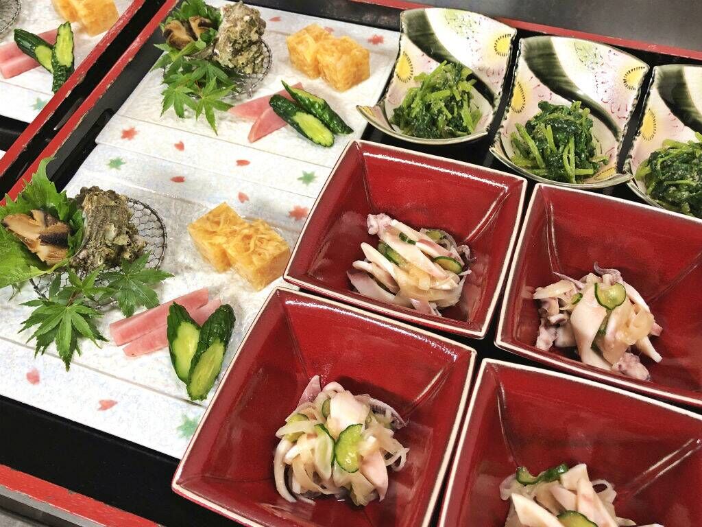 湯田川温泉 理太夫旅館 | 初夏の小鉢は「イカと新玉ねぎの酢味噌和え」