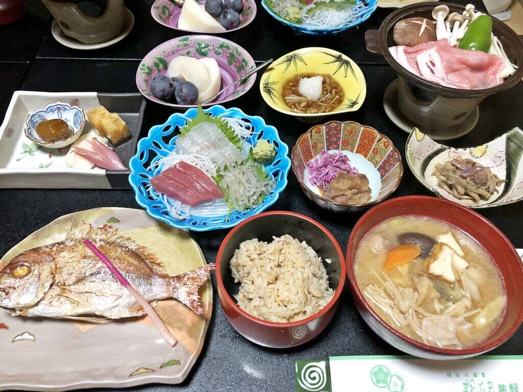 湯田川温泉 理太夫旅館 | アケビの皮のほろにが秋の小鉢は日本酒にお似合いです♪